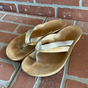 Womens OLUKAI sandals size 9